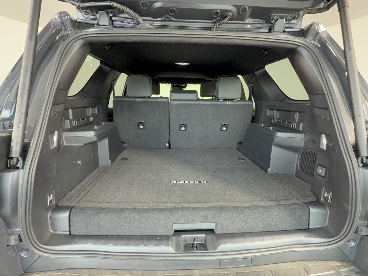 Used 2025 Toyota 4Runner Limited AWD/4WD image 28