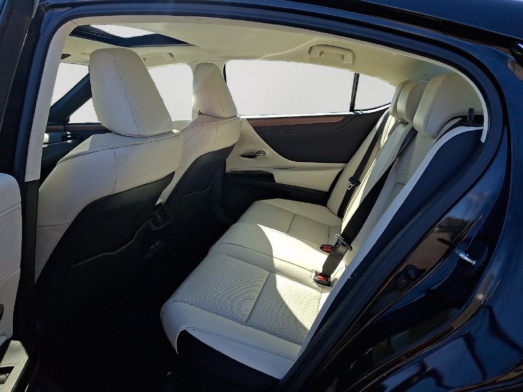 Certified 2025 Lexus ES 300h w/ Premium Package FWD image 9