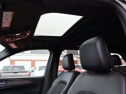 New 2025 Jeep Grand Cherokee Altitude image 23