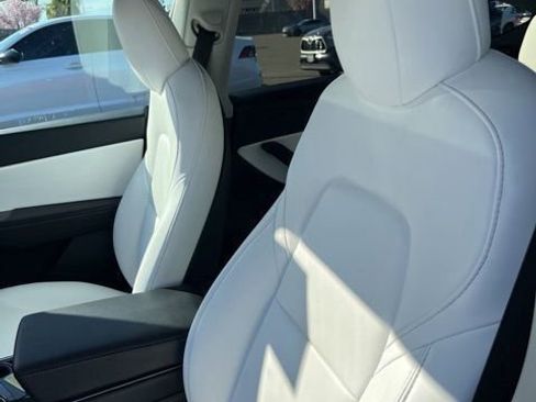 Used 2021 Tesla Model Y Long Range image 11