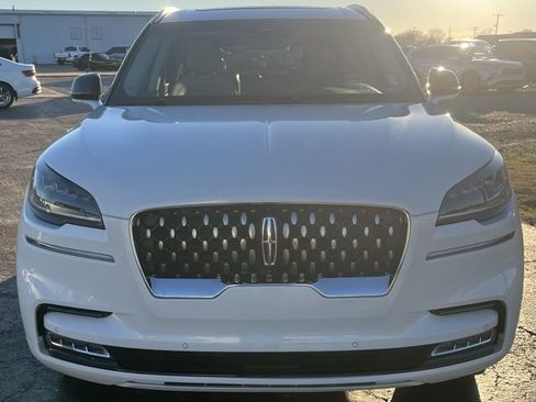 Used 2022 Lincoln Aviator Grand Touring w/ Elements Package Plus image 3