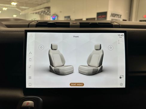 Used 2025 Land Rover Defender 110 X image 31