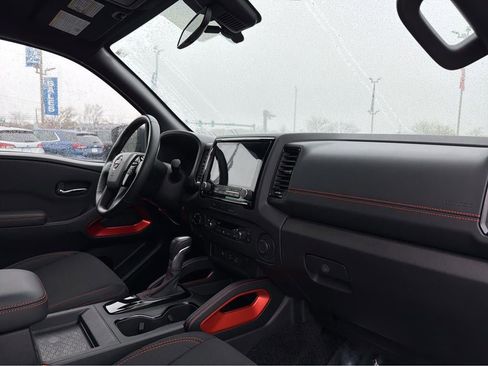 Used 2024 Nissan Frontier PRO-4X w/ Technology Package image 27