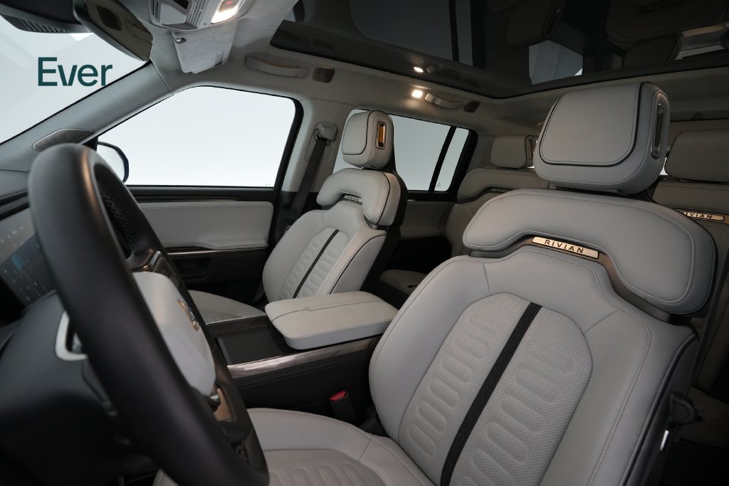 Used 2023 Rivian R1S Launch Edition Quad AWD/4WD image 4