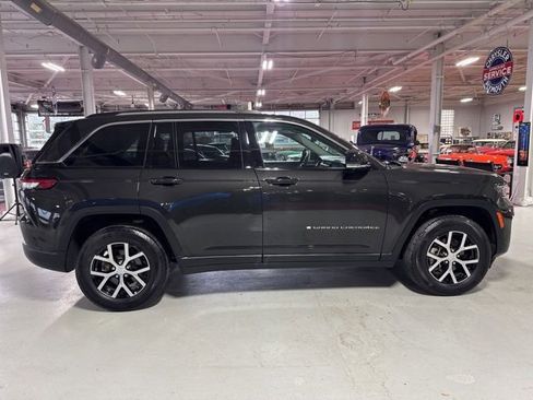 Certified 2024 Jeep Grand Cherokee Limited w/ Luxury Tech Group II image 6