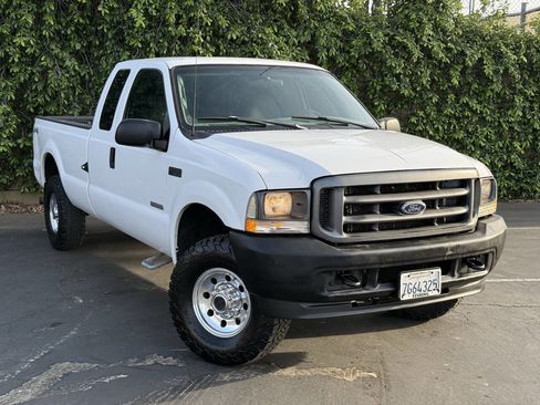 Used 2003 Ford F250 XL image 2