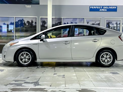 Used 2011 Toyota Prius One image 2