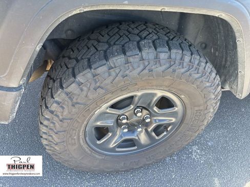 Used 2019 Jeep Wrangler Sport image 9