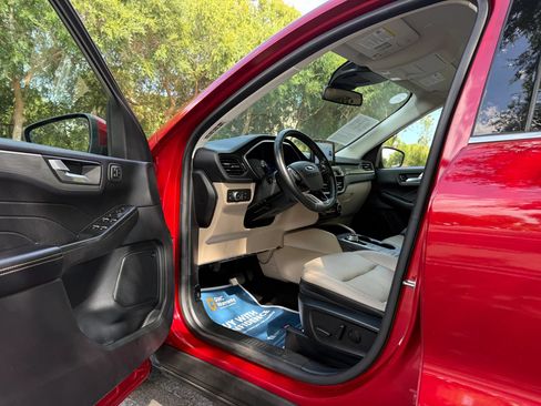 Used 2021 Ford Escape Titanium FWD image 9