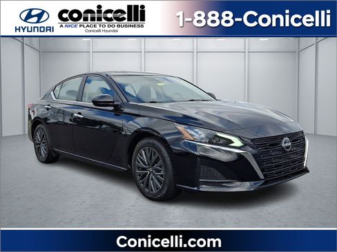 Used 2024 Nissan Altima 2.5 SV FWD image 1