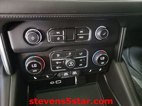 Used 2021 Chevrolet Tahoe Z71 w/ Luxury Package image 16