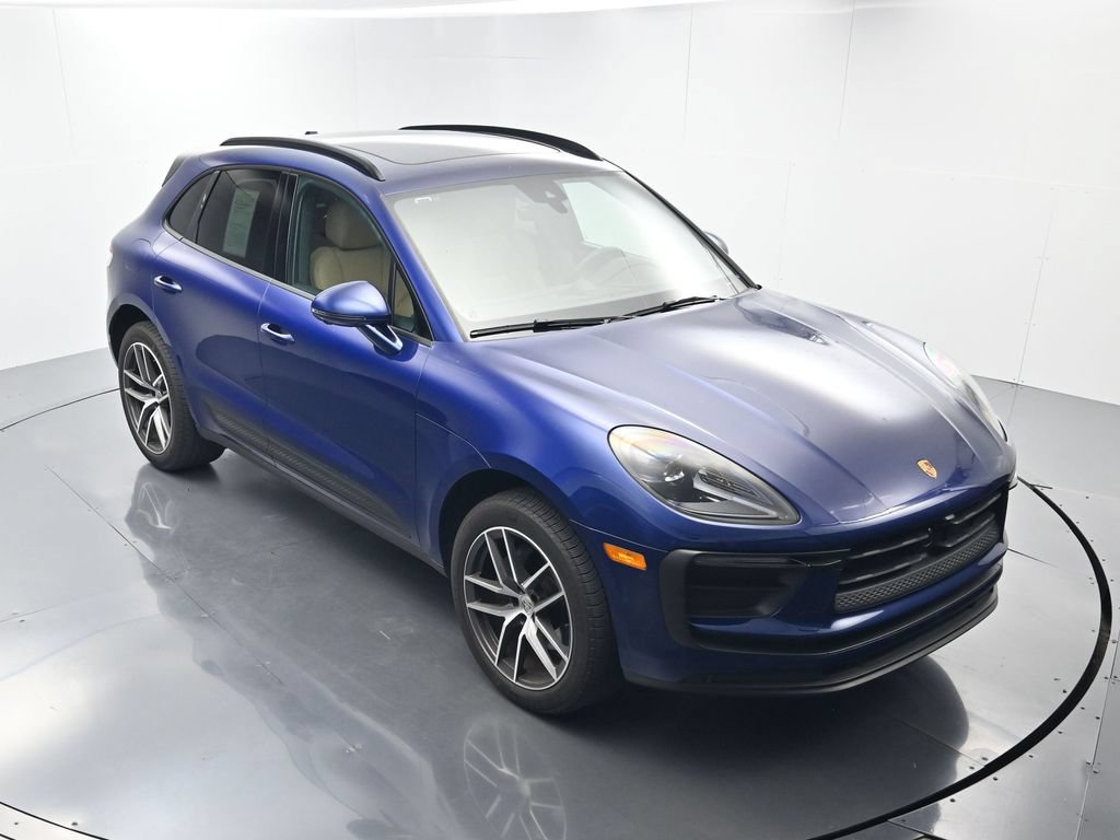 Certified 2025 Porsche Macan AWD/4WD image 41