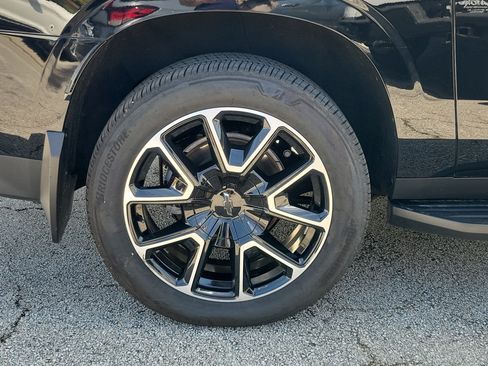 Used 2021 Chevrolet Suburban RST w/ Luxury Package RWD image 5