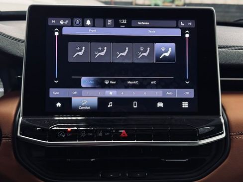 Used 2022 Jeep Compass Limited image 32