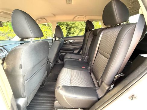 Used 2020 Nissan Rogue SV image 38