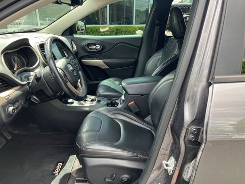 Used 2018 Jeep Cherokee Limited w/ High Altitude Package AWD/4WD image 11