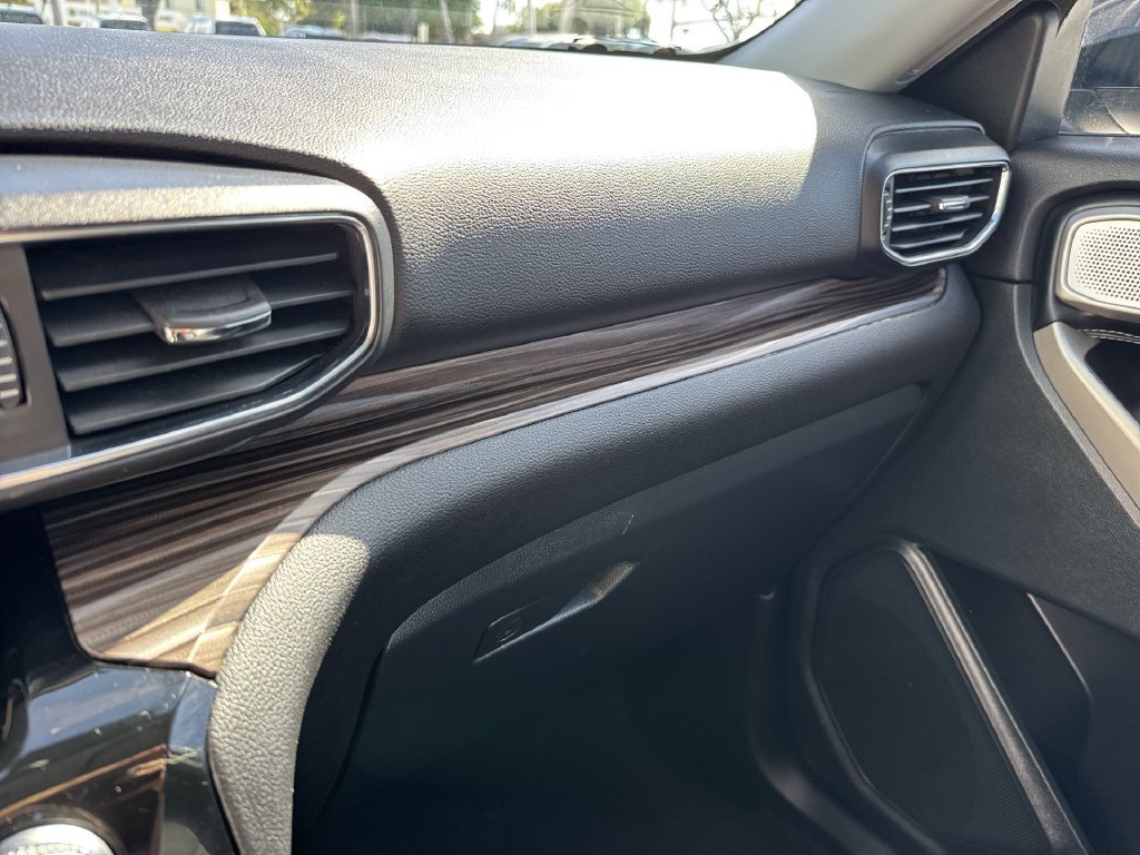 Used 2023 Ford Explorer Limited w/ Limited Technology Package RWD image 57