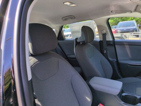 New 2025 Kia K4 FWD image 43