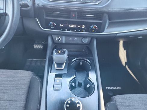 Used 2023 Nissan Rogue SV image 11