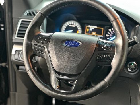 Used 2016 Ford Explorer XLT AWD/4WD image 10