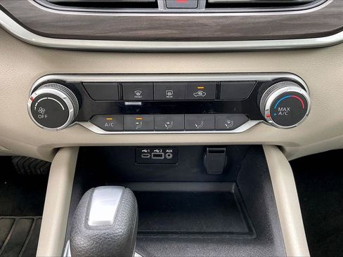 Used 2025 Nissan Altima 2.5 SV FWD image 17