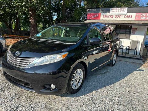 Used 2015 Toyota Sienna XLE w/ XLE Navigation Package FWD image 3