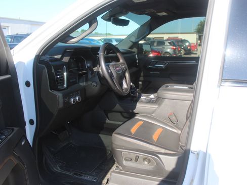 Used 2022 GMC Sierra 1500 AT4 w/ AT4 Premium Package AWD/4WD image 10