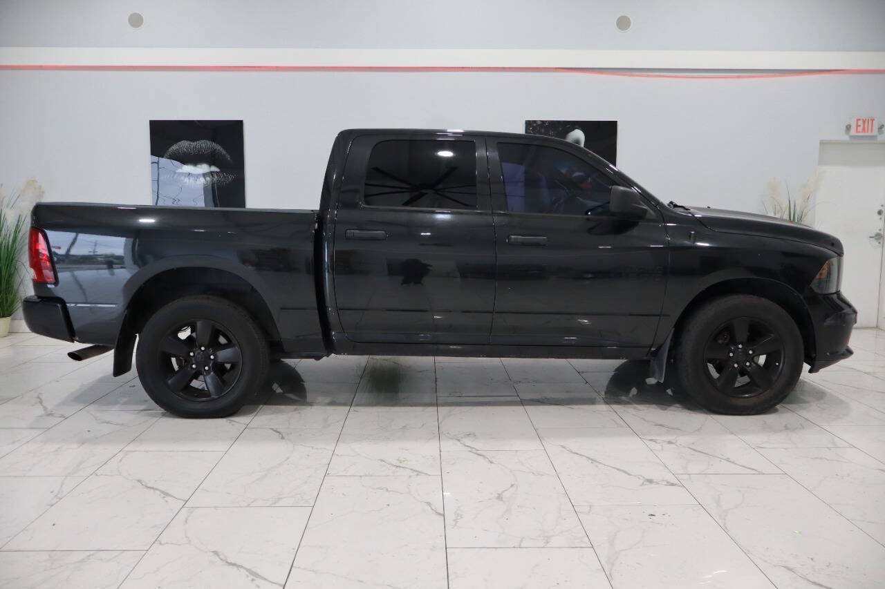 Used 2017 RAM 1500 Express w/ Black Ram 1500 Express Group AWD/4WD image 5
