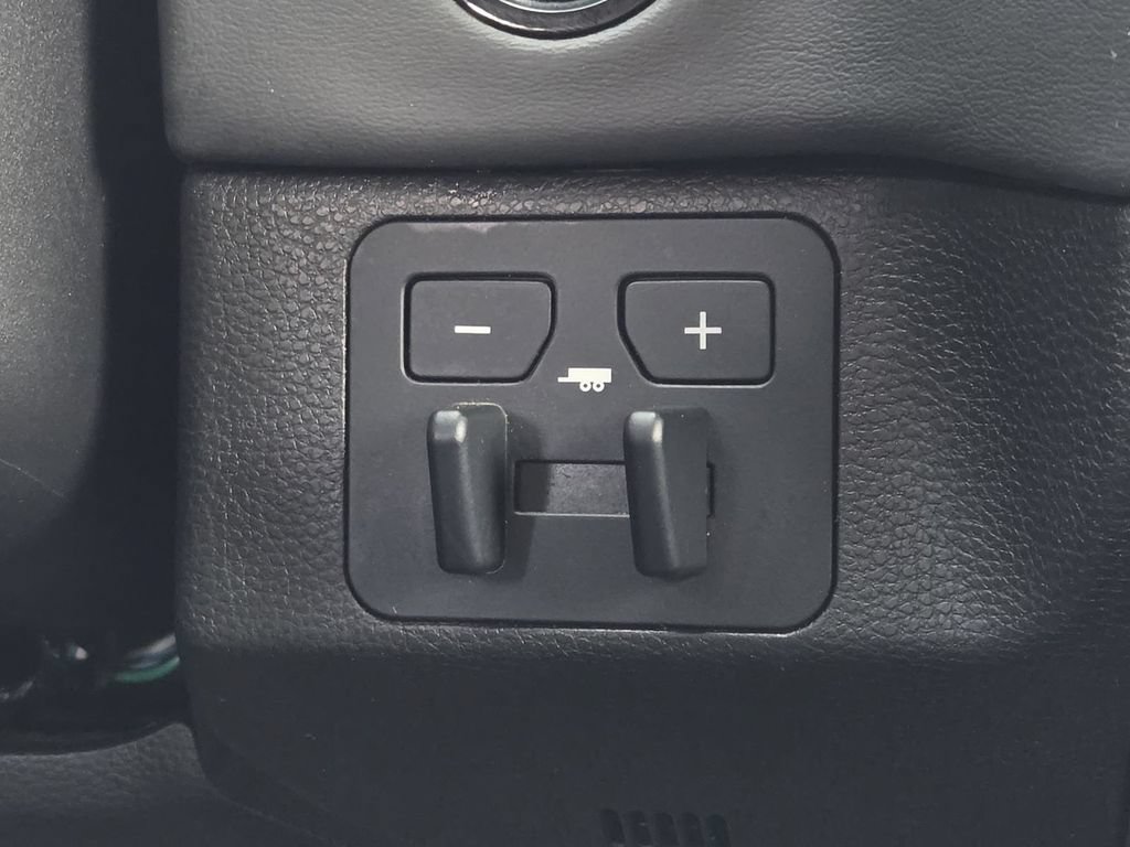 Used 2025 Toyota Tundra Platinum AWD/4WD image 32