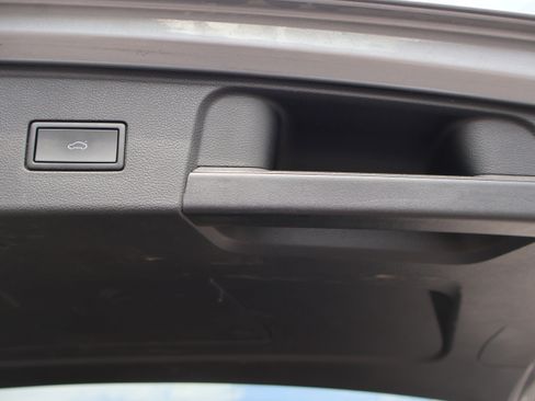 Used 2024 Volkswagen Atlas SE image 30