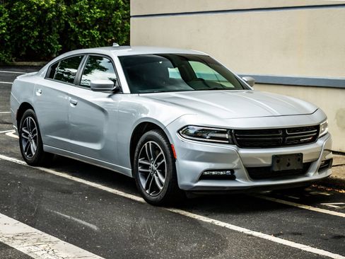 Used 2019 Dodge Charger SXT AWD/4WD image 10