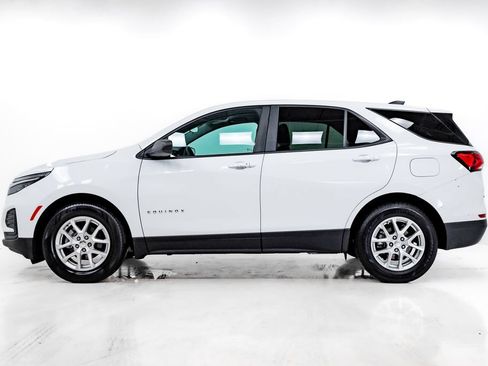 Used 2022 Chevrolet Equinox LS w/ LS Convenience Package FWD image 24
