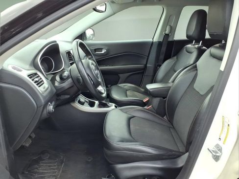 Used 2018 Jeep Compass Latitude w/ Popular Equipment Group AWD/4WD image 4