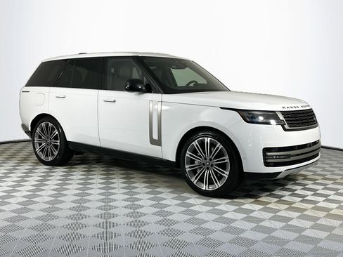 New 2025 Land Rover Range Rover SE image 3