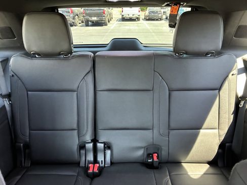 Used 2022 Chevrolet Tahoe LT w/ Luxury Package image 18