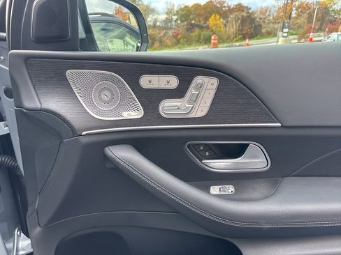 Used 2025 Mercedes-Benz GLS 450 4MATIC image 18