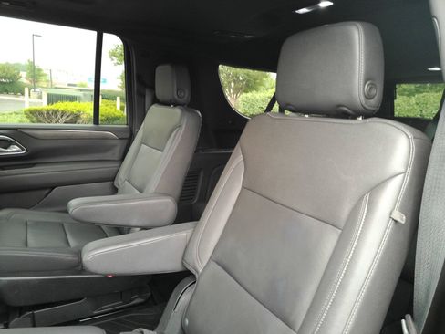 Certified 2023 Chevrolet Suburban Z71 w/ Luxury Package AWD/4WD image 15