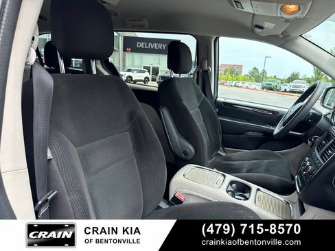 Used 2016 Dodge Grand Caravan SXT FWD image 9