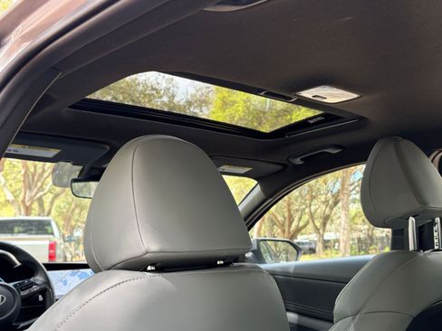 Used 2025 Hyundai Elantra Limited image 25