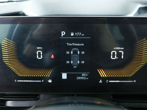 Used 2025 Kia Carnival FWD image 15