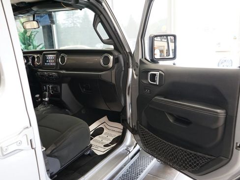 Used 2021 Jeep Wrangler Unlimited Sahara AWD/4WD image 37