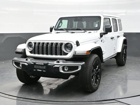 Used 2025 Jeep Wrangler Unlimited Sahara w/ Safety Group AWD/4WD image 2