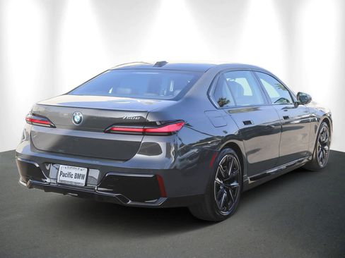 Used 2025 BMW 750e xDrive w/ Premium Package image 6