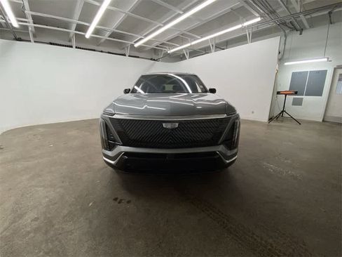 Used 2026 Cadillac Vistiq Premium Luxury image 9