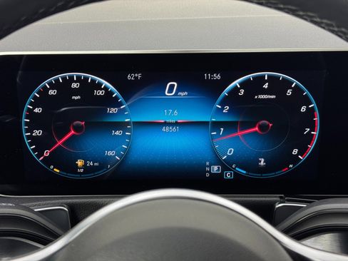 Used 2020 Mercedes-Benz GLB 250 4MATIC w/ Premium Package image 20