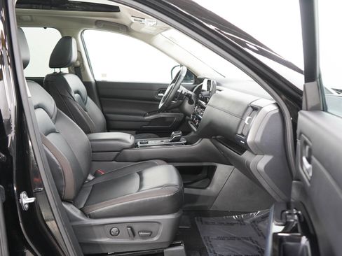 Used 2023 Nissan Pathfinder SL AWD/4WD image 12