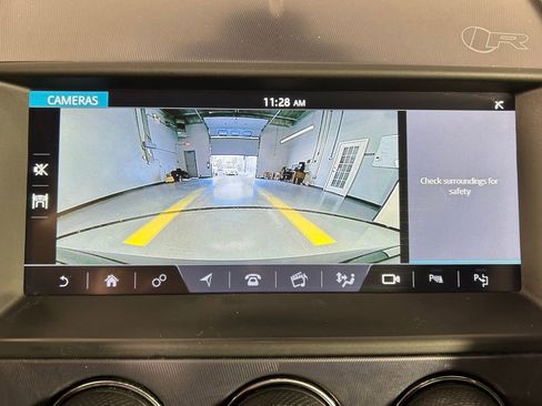 Used 2022 Jaguar F-TYPE R image 8