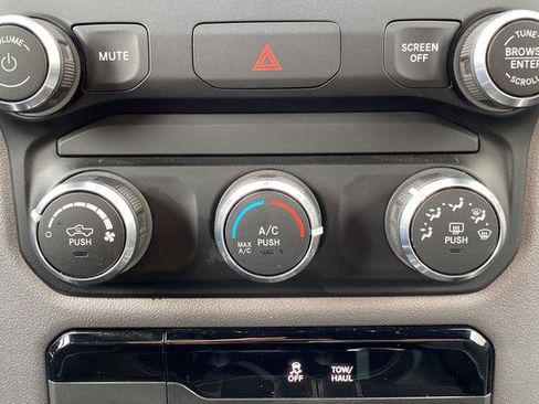 Used 2022 RAM 1500 Big Horn AWD/4WD image 18
