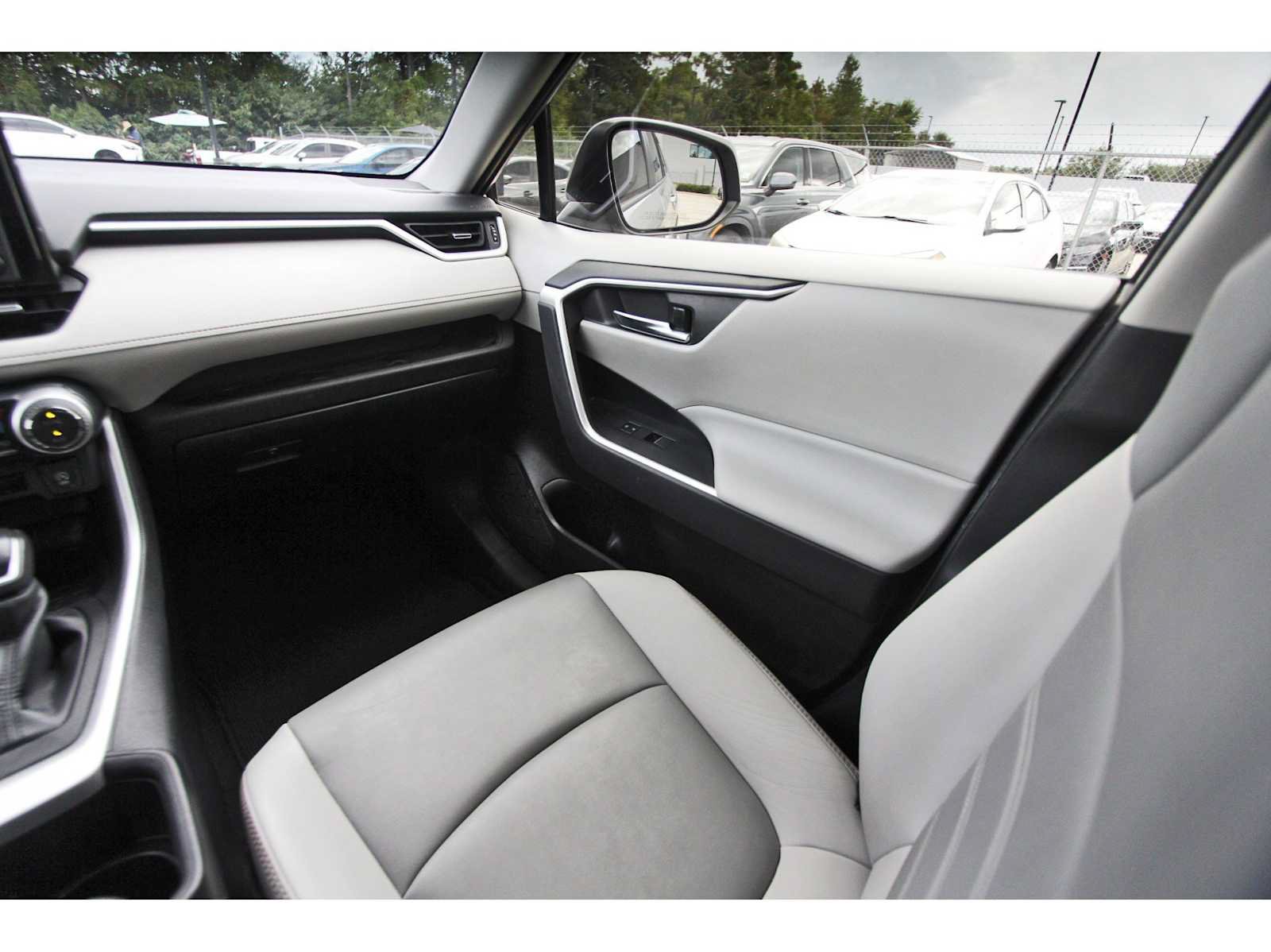 Used 2022 Toyota RAV4 XLE Premium FWD image 8