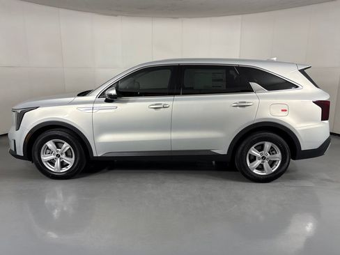 New 2026 Kia Sorento LX FWD image 5